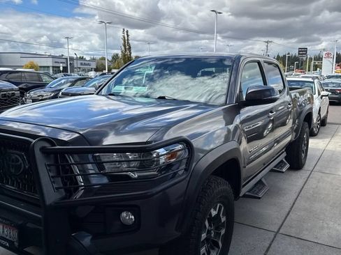 Certified 2019 Toyota Tacoma TRD Off-Road AWD/4WD image 10