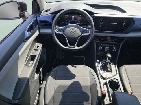 Used 2023 Volkswagen Taos SE w/ Panoramic Sunroof Package AWD/4WD image 4