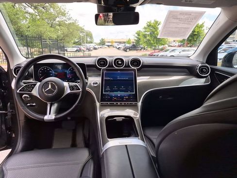 Used 2024 Mercedes-Benz GLC 300 4MATIC image 30
