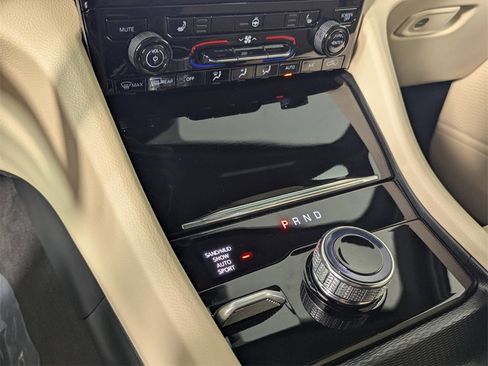 Used 2025 Jeep Grand Cherokee Limited image 21