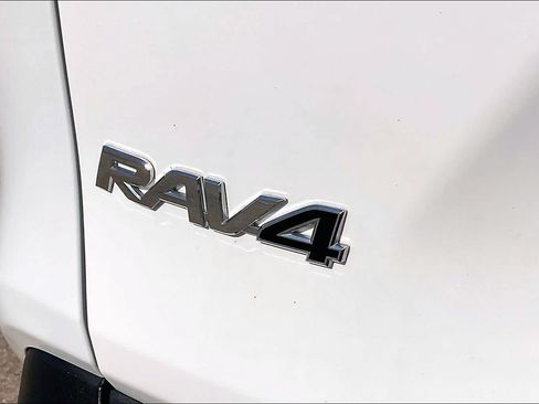 Used 2025 Toyota RAV4 XLE FWD image 10