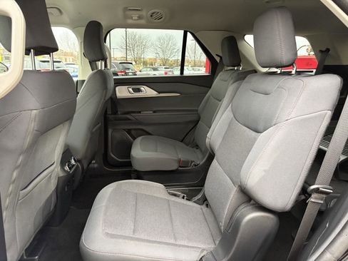 Used 2025 Ford Explorer Active AWD/4WD image 19