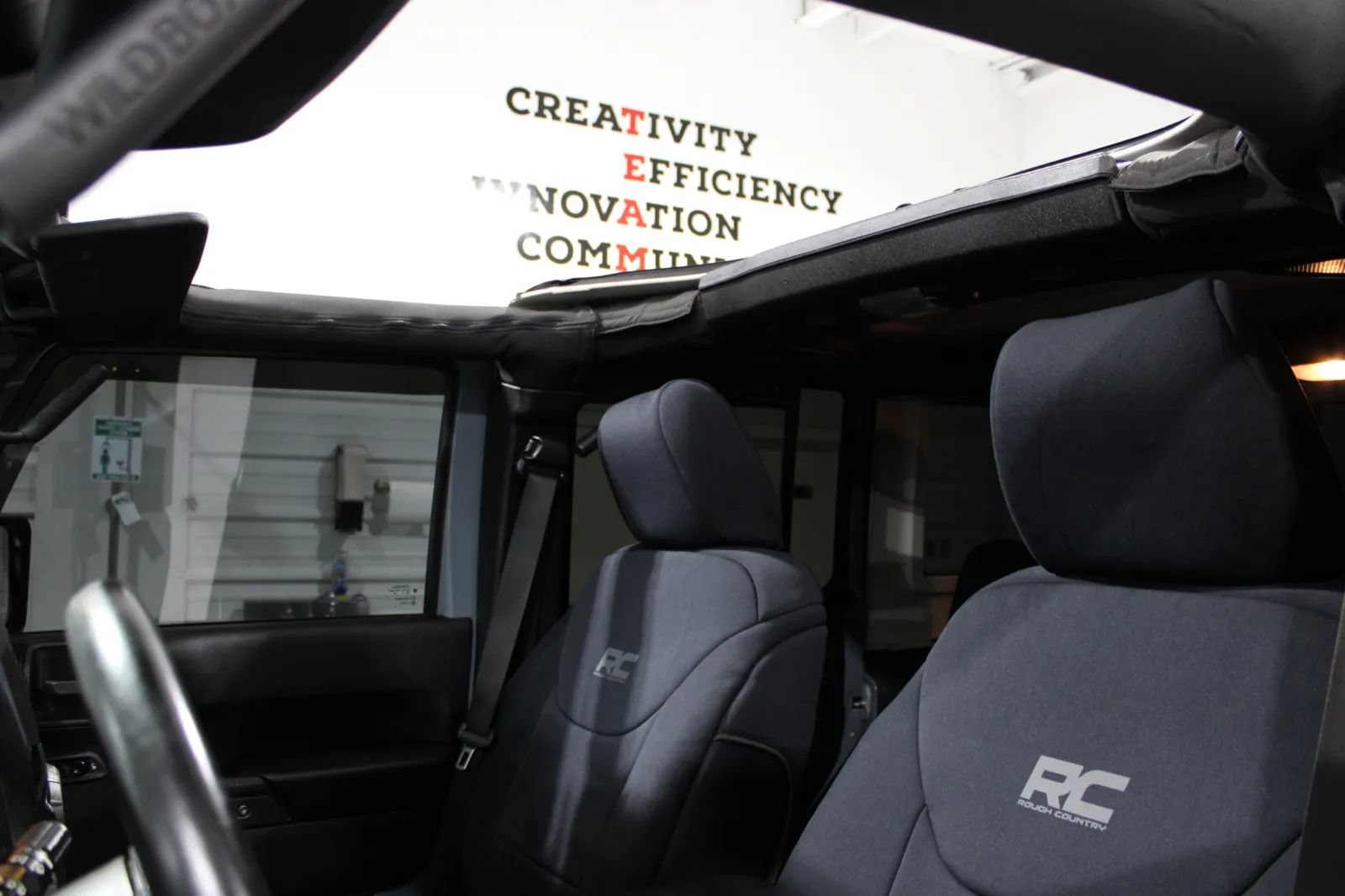 Used 2015 Jeep Wrangler Unlimited Sport w/ Quick Order Package 24S AWD/4WD image 15