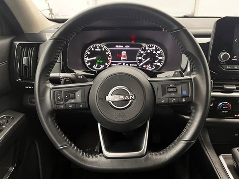 Used 2024 Nissan Pathfinder SV image 19