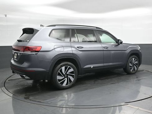 Used 2024 Volkswagen Atlas SE FWD image 3