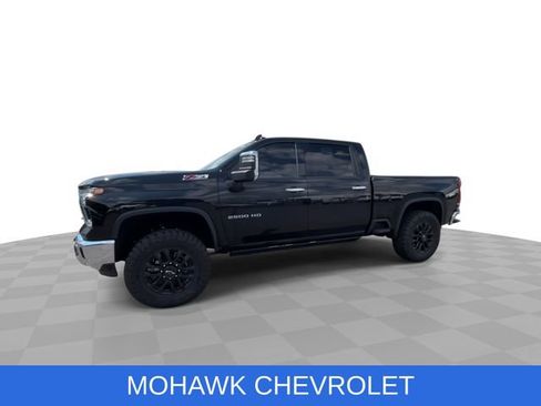 Used 2025 Chevrolet Silverado 2500 LTZ w/ LTZ Convenience Package AWD/4WD image 4