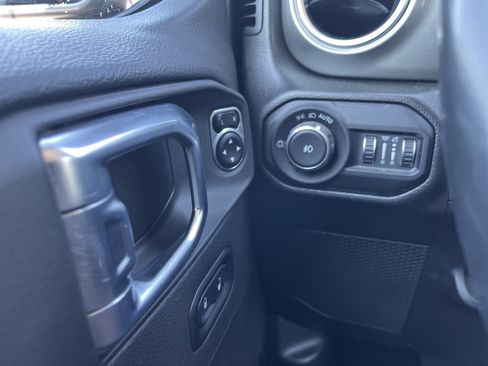 Used 2021 Jeep Wrangler Unlimited Sahara AWD/4WD image 25