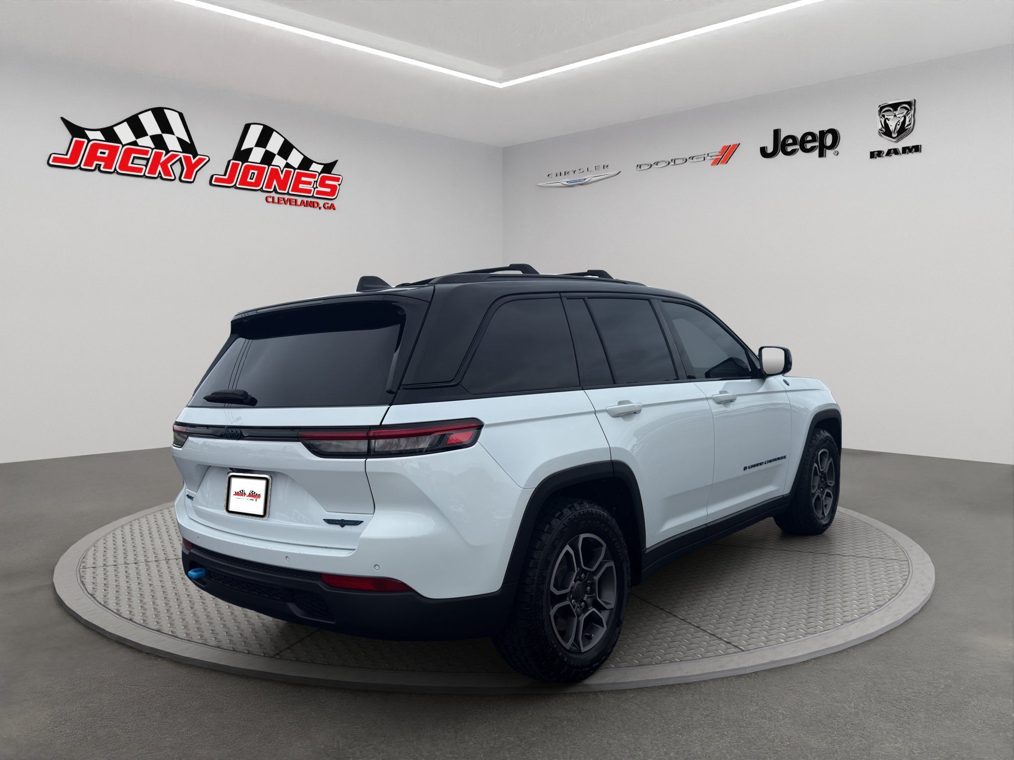Used 2023 Jeep Grand Cherokee Trailhawk AWD/4WD image 11