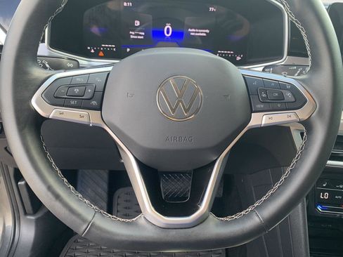 Used 2025 Volkswagen Taos SE w/ Taos MDO Package image 14