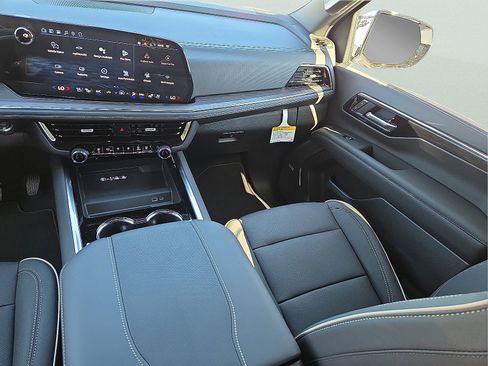 New 2026 Chevrolet Suburban Premier AWD/4WD image 13
