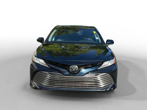 Used 2018 Toyota Camry XLE FWD image 8