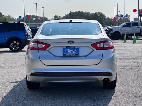 Used 2016 Ford Fusion SE FWD image 6