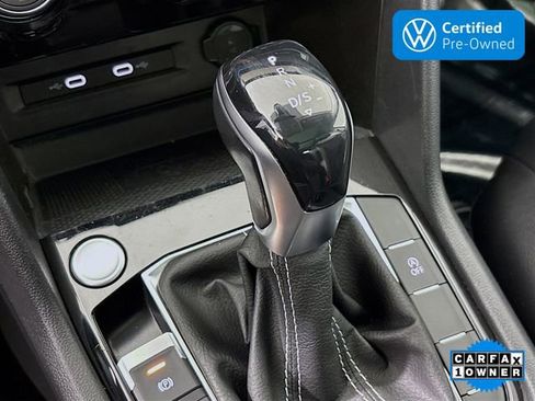 Certified 2022 Volkswagen Taos SEL w/ Panoramic Sunroof Package image 17