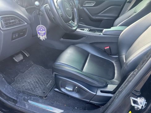 Used 2019 Jaguar F-PACE Premium image 7