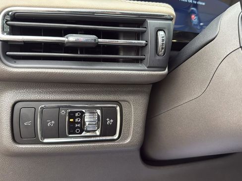 Used 2023 Lincoln Corsair Reserve image 16