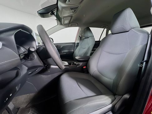 Used 2023 Toyota RAV4 LE AWD/4WD image 11