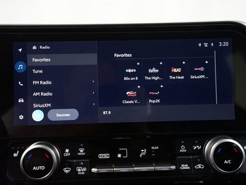 Certified 2024 Toyota Highlander XLE image 18