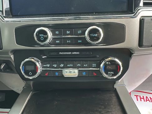 Used 2022 Ford F250 Lariat w/ Black Appearance Package image 18