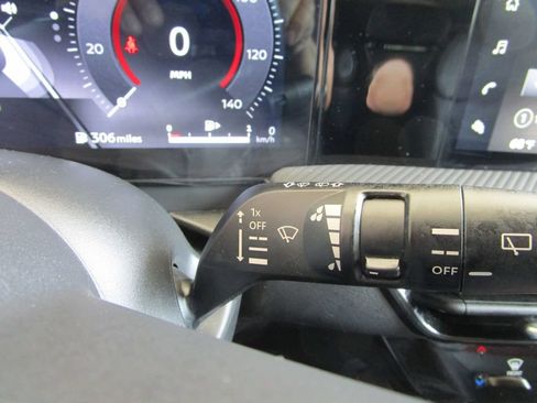 Used 2025 Nissan Kicks SR AWD/4WD image 29