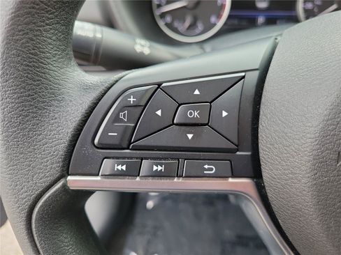 Used 2024 Nissan Sentra SV FWD image 22
