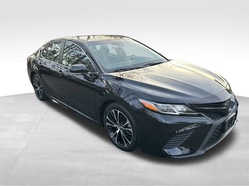 Used 2018 Toyota Camry L image 7