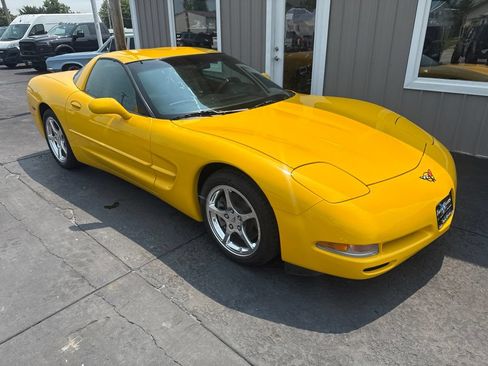Used 2024 Chevrolet Corvette Stingray Preferred Cpe w/ Z51 Performance Package RWD image 1