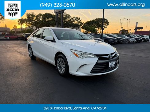 Used 2015 Toyota Camry LE FWD image 3