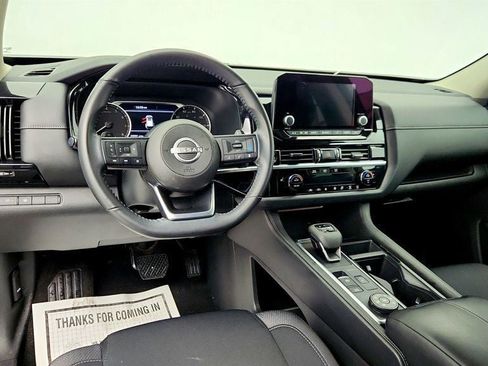 Used 2024 Nissan Pathfinder SV image 12
