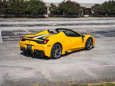 Used 2015 Ferrari 458 Speciale A RWD image 28