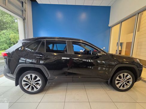 Used 2022 Toyota RAV4 XLE Premium AWD/4WD image 5