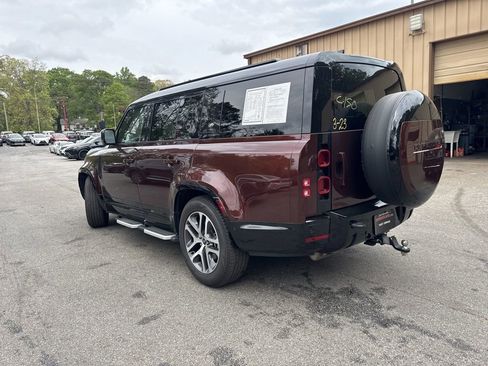 Used 2024 Land Rover Defender 130 X-Dynamic SE image 2