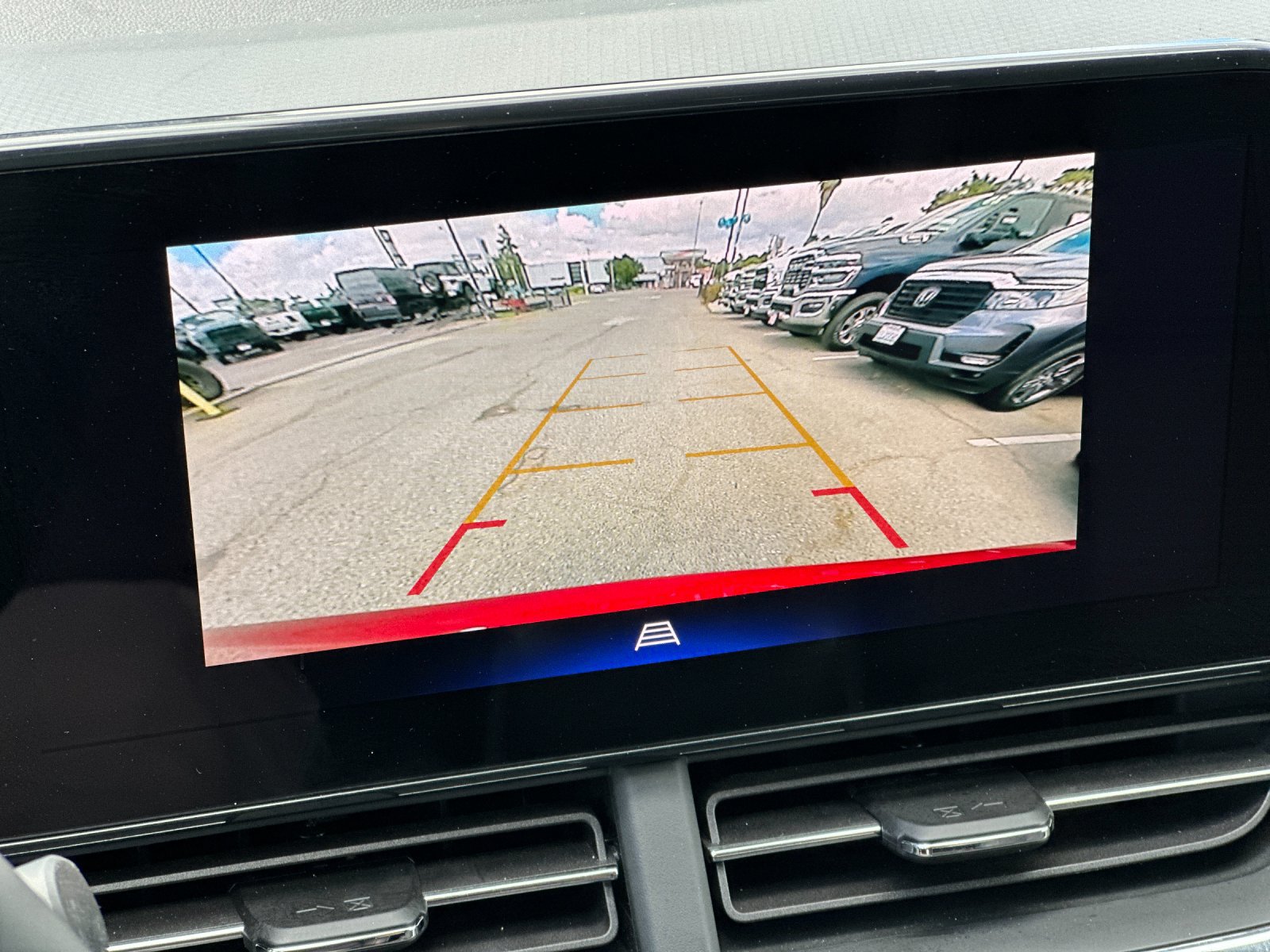 Used 2025 Chevrolet Trax LT w/ LT Convenience Package FWD image 19