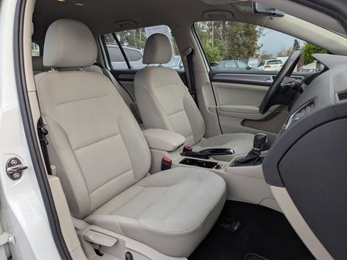 Used 2017 Volkswagen Golf S image 30