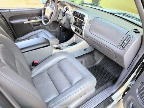 Used 2002 Ford Explorer Sport Trac 2WD image 9