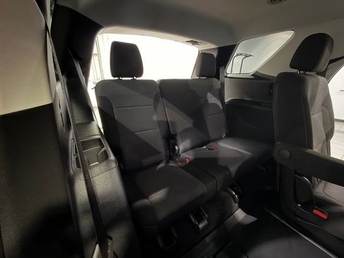 Used 2021 Chevrolet Traverse LT FWD image 15