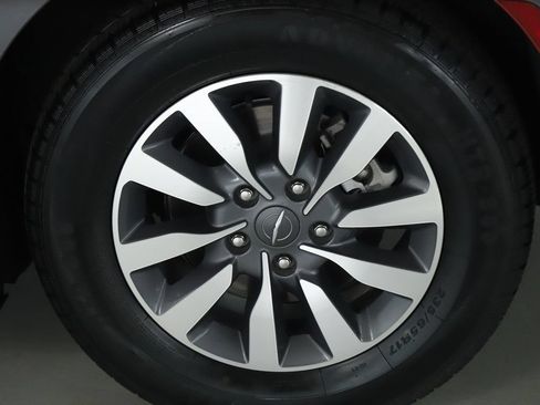 Used 2023 Chrysler Pacifica Touring-L FWD image 38
