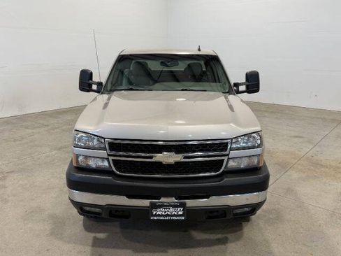 Used 2006 Chevrolet Silverado 2500 LT w/ Onstar Plus Package AWD/4WD image 4