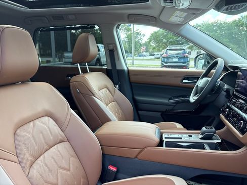 New 2026 Nissan Pathfinder Platinum w/ Accent Package FWD image 28