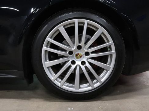 Used 2017 Porsche Panamera 4S image 33