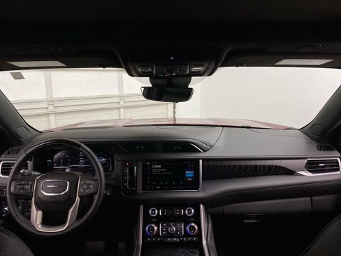 Used 2024 GMC Yukon Denali w/ Advanced Technology Package image 12