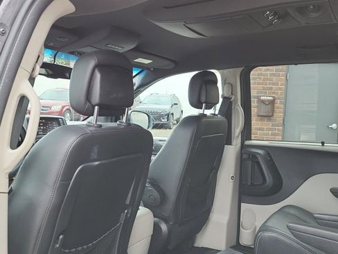 Used 2018 Dodge Grand Caravan SXT w/ Driver Convenience Group image 26