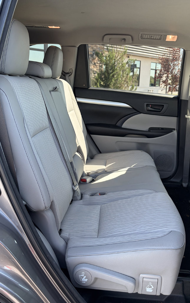 Used 2018 Toyota Highlander Plus FWD image 13