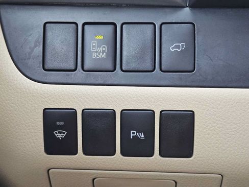 Used 2016 Toyota Highlander Limited FWD image 22
