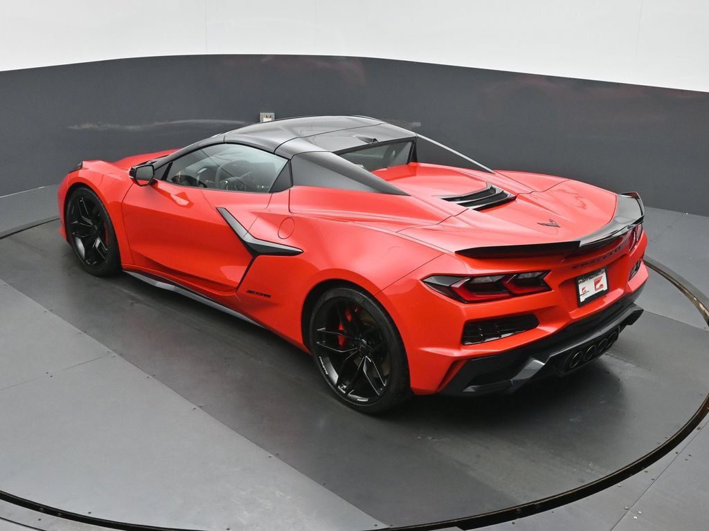 Used 2025 Chevrolet Corvette Z06 RWD image 32