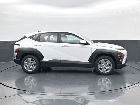 New 2026 Hyundai Kona SE image 4