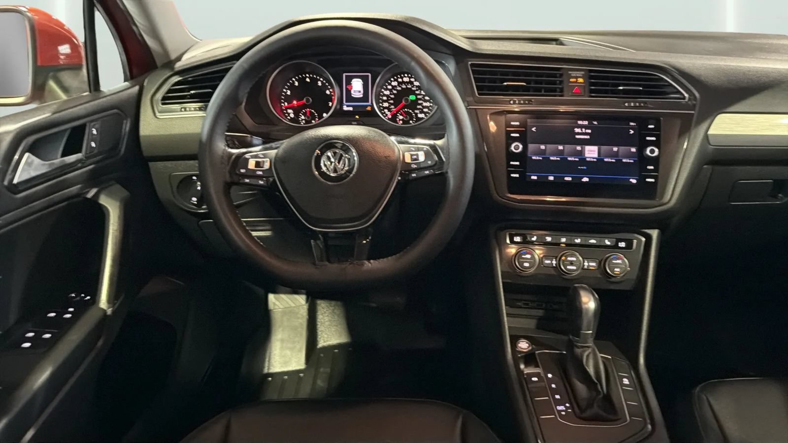 Used 2018 Volkswagen Tiguan SEL FWD image 61