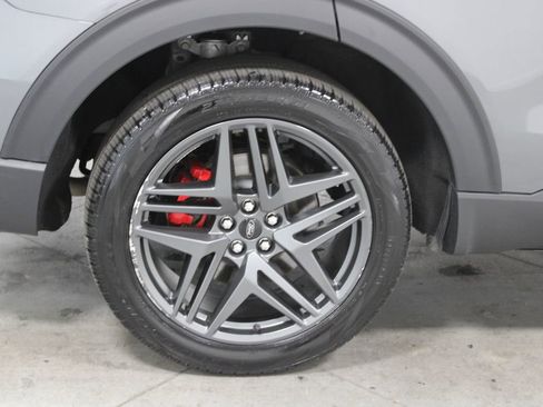 Used 2025 Ford Explorer ST-Line w/ ST-Line Street Pack AWD/4WD image 13