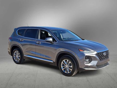 Used 2019 Hyundai Santa Fe SE image 2