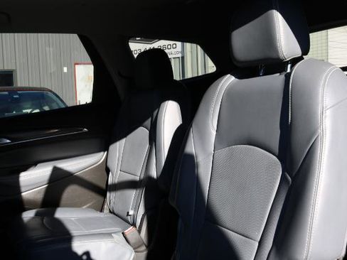 Used 2019 Buick Enclave Essence image 16
