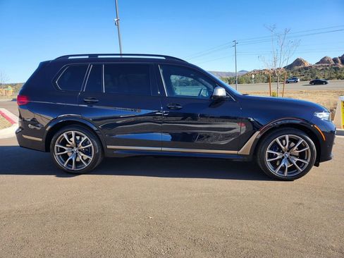 Used 2022 BMW X7 M50i w/ Dynamic Handling Package image 3